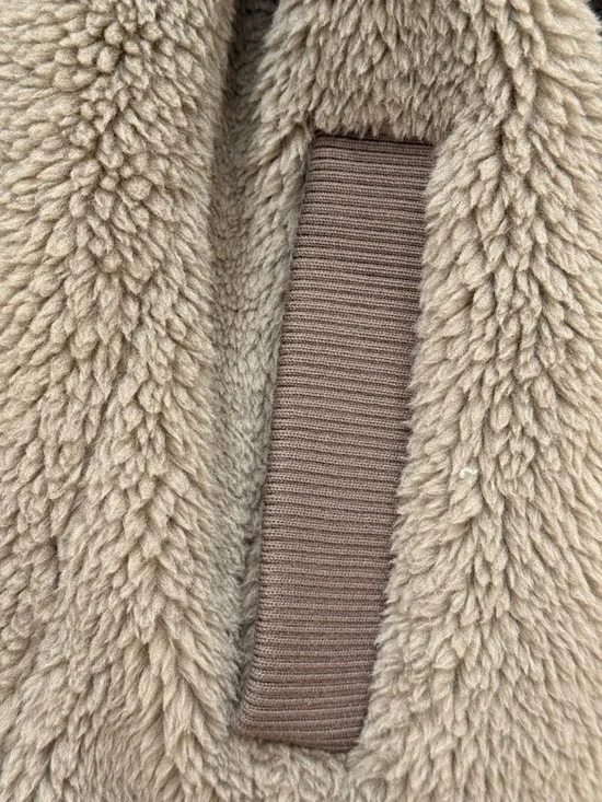 Varley Covey Sherpa Reversible Quilt Gilet in Brown - Picture 4 of 10